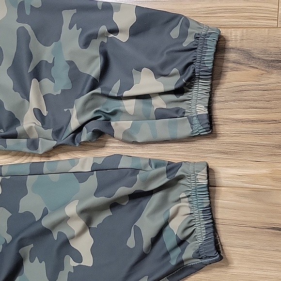 Zac & Rachel Camo Joggers - Picture 10 of 13